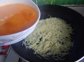 加入打散的鸡蛋液