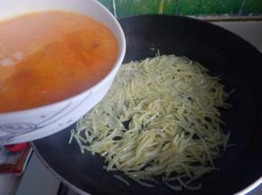 加入打散的鸡蛋液