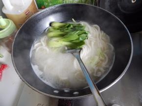 煮五分钟加入青菜