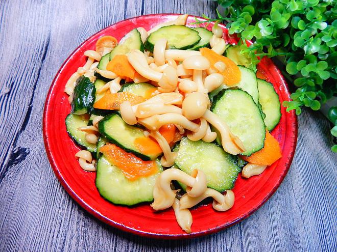 黄瓜凉拌白玉菇