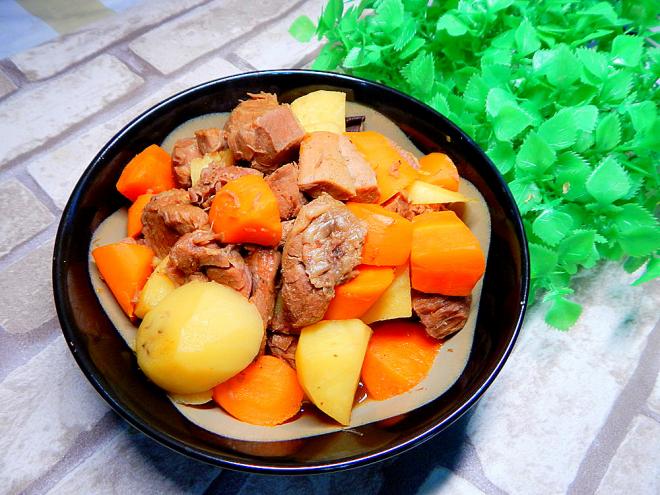 土豆胡萝卜烧牛肉