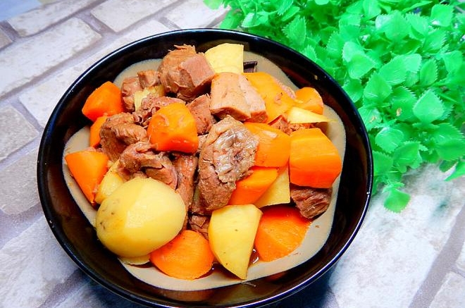土豆胡萝卜烧牛肉