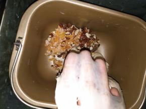 2个揉面程序结束，能拉出薄膜，加入坚果