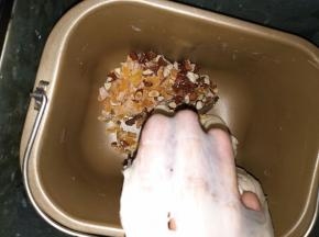 2个揉面程序结束，能拉出薄膜，加入坚果