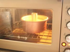 烤箱提前预热135度，下层，烤50分钟。