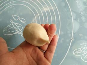 前段捏出尖尖的嘴型