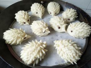 冷水上锅，大火烧开转中火，15分钟，关火焖3分钟再揭开锅盖