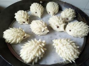冷水上锅，大火烧开转中火，15分钟，关火焖3分钟再揭开锅盖