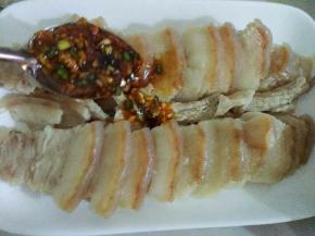 淋上调好的酱汁