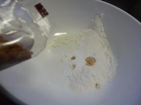 然后加入五香粉