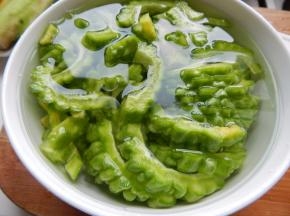 泡盐水里泡十分钟