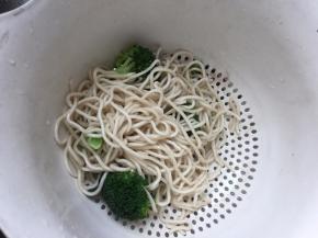 面条用凉水过一下