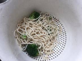 面条用凉水过一下