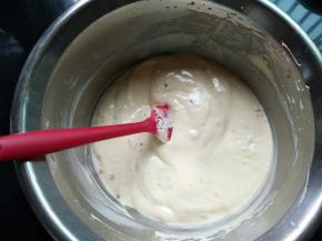 混合均匀，此时预热烤箱135℃