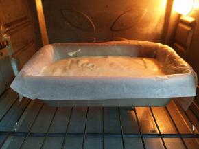 烤箱底层135℃烤40分钟，出炉用牙签戳下，有没有带蛋糕屑出来没有表明烤熟了