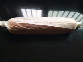 温热的时候卷起，放冰箱冷藏30分