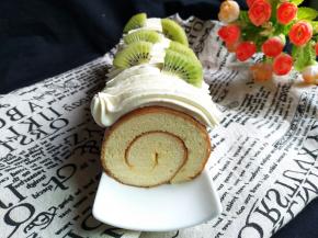 淡奶油加细砂糖进行打发，裱花的奶油9分发，表面挤奶油，奇异果装饰