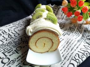 淡奶油加细砂糖进行打发，裱花的奶油9分发，表面挤奶油，奇异果装饰