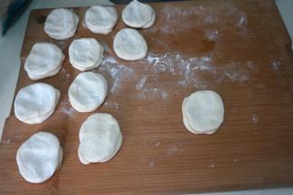 两个一合，这样每个剂子都有一面有油了