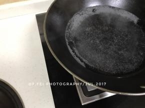 大火烧开水，然后放入蒸木桶，中大火大约15分钟