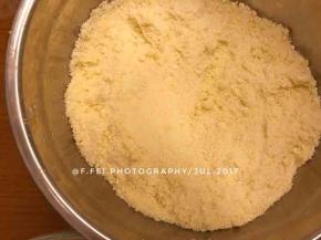 混合后，就开始搓粉吧。搓粉完毕后，最好静置1个小时。