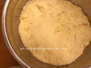 混合后，就开始搓粉吧。搓粉完毕后，最好静置1个小时。