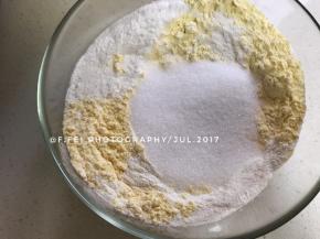 加入白糖。100克的白糖是原方子里的。我们觉得甜，稍微减少了20克。