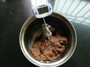 室温放凉，差不多60-65℃左右，同时预热烤箱200℃