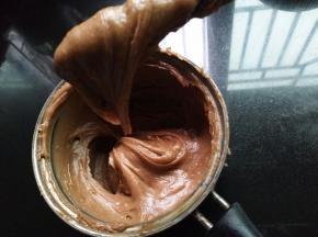 面糊能提起，呈倒三角即可