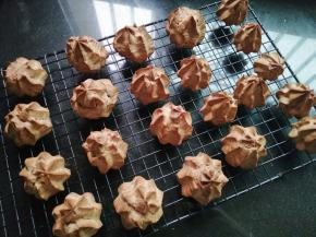 出炉放烤架上晾凉