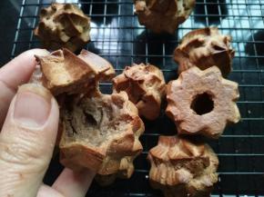 泡芙可以横着切，或者底部戳个洞