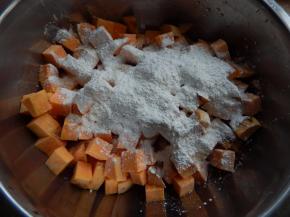 然后加入糯米粉