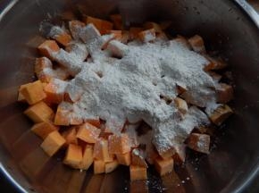 然后加入糯米粉