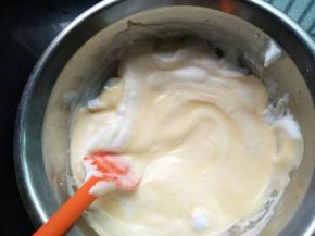 倒回剩下的蛋白盆里