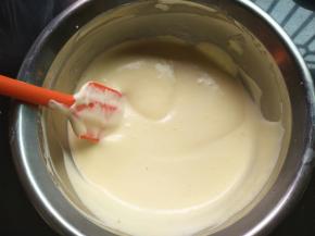 混合好的蛋糕湖