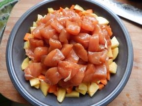 在摆放到土豆丁上