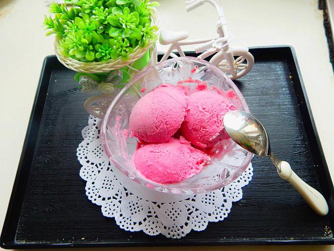 火龙果冰淇淋