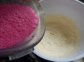加入打好的火龙果汁