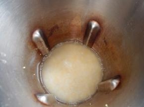 然后倒入豆浆要里