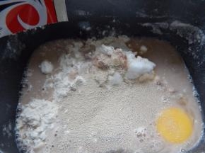 加入面粉里加入酵母