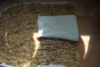 将这三层向中间折