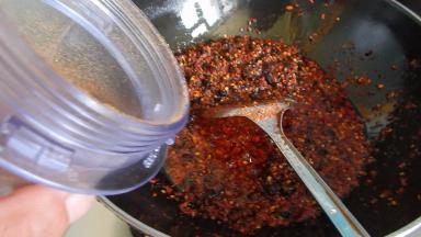 然后加入打散的麻椒粉