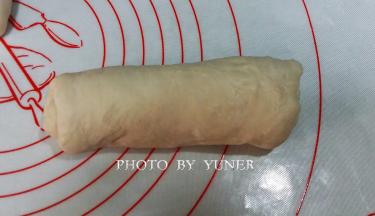 自上而下卷起收，收口朝下放置。