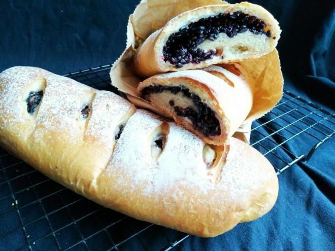 黑米奶酪全麦面包