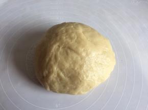 程序结束，面团有良好的宽展状态，排气；拉起来可以出手套膜；