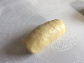 从下往上，卷起来；依次做好其余的；