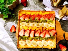 依次摆上水果片。