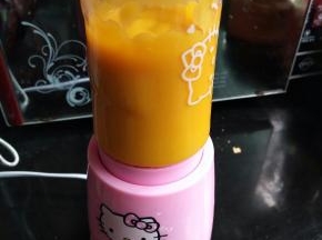 芒果肉加30克牛奶1用料理机打成泥