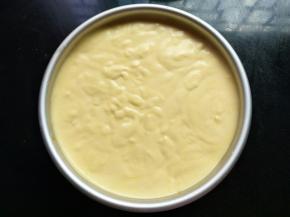 再把剩下的慕斯湖倒入模具，放冰箱冷藏2个小时