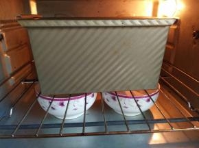 放入土司模具里